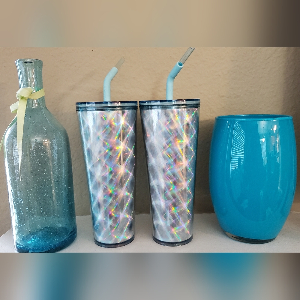 Holographic Starcheckered Tumblers with Straws